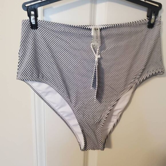 NWT Cupshe Black and white diagonal stripe bikini bottoms - Picture 4 of 5